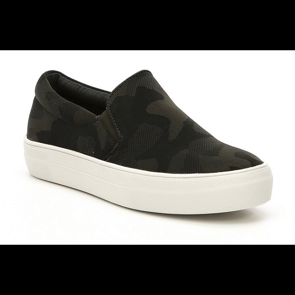 Steve Madden Gills Slip On Sneaker/Camo sz 6.5